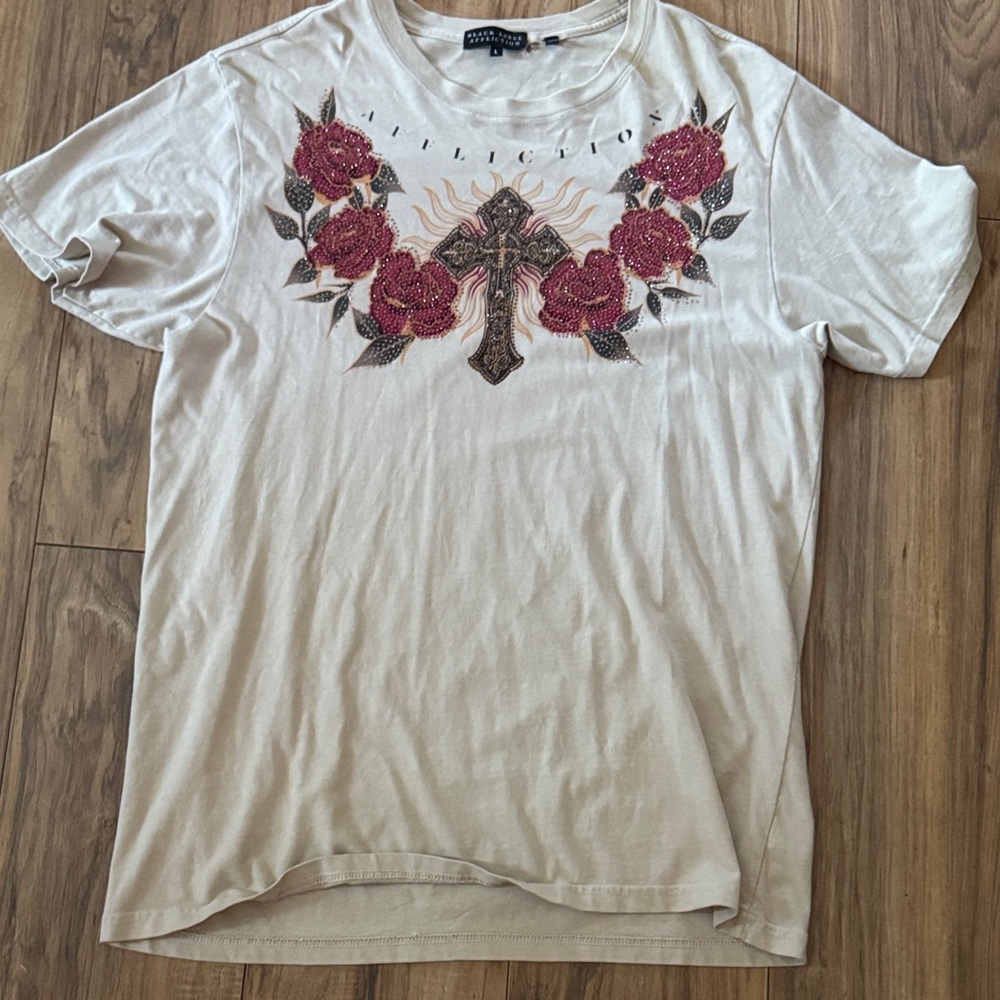 Affliction Beige Short Sleeve Tee with Red Rose & Cross Embellishment